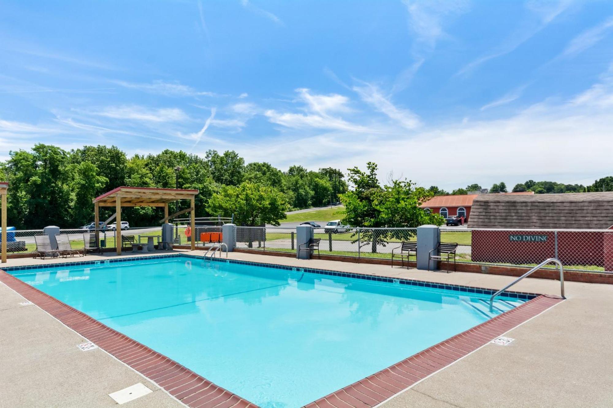 Red Roof Inn Берея Экстерьер фото