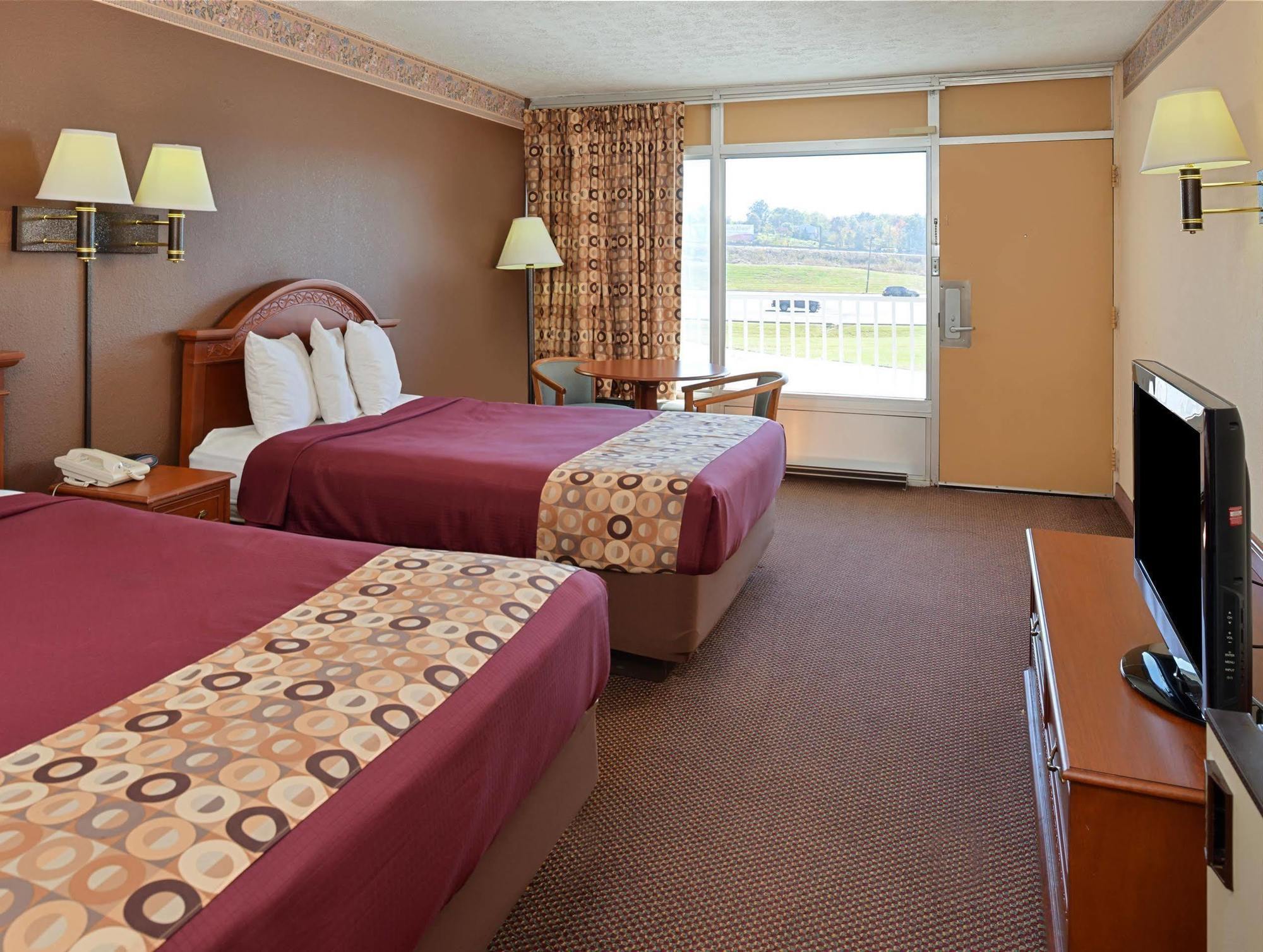 Red Roof Inn Берея Экстерьер фото